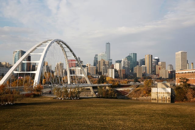 View of the downtown city skyline of Edmonton, Alberta, Canada, October 6, 2021. Picture taken October 6, 2021. REUTERS/Todd Korol/File Photo