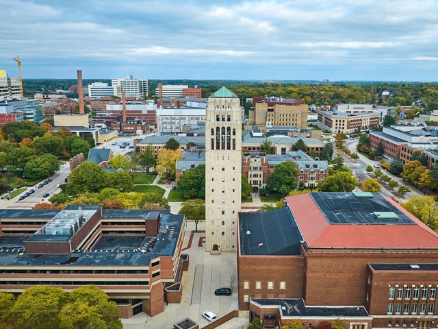 Die beiden chinesischen Staatsbürger sollen versucht haben, das Labor der Universität von Michigan zu nutzen, um an dem Erreger zu forschen.
