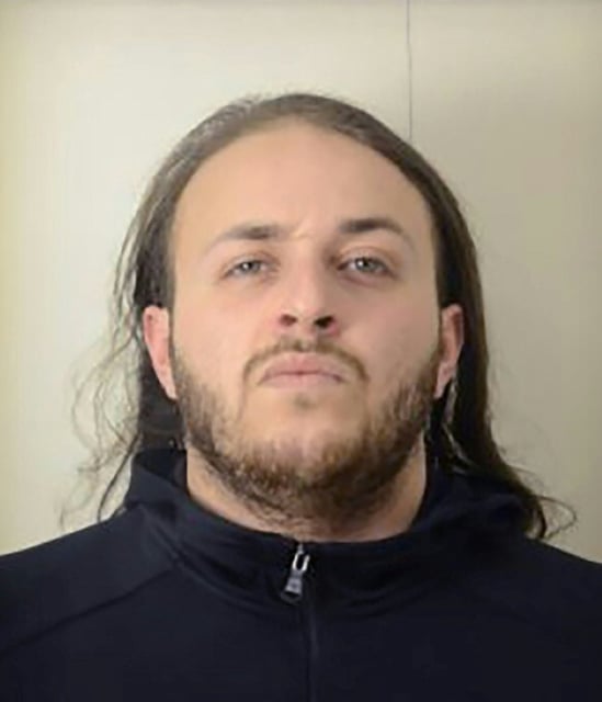 Badiss Mohamed Amide Bajjou, un Franco-Marocain de 24 ans arrêté au Maroc, soupçonné d'avoir commandité une série d'enlèvements visant des entrepreneurs du secteur des cryptomonnaies en France - photographie obtenue le 4 juin 2025 par Interpol
