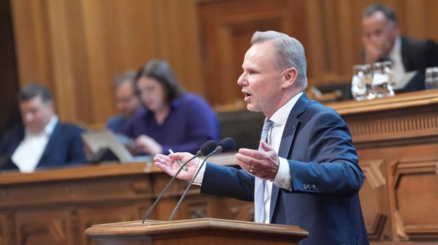 Hamburgs Innen- und Sportsenator Andy Grote bei einer Rede in der Hamburgischen Bürgerschaft.