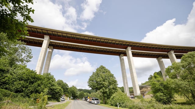 Blick auf die Talbrücke Rinsdorf.
