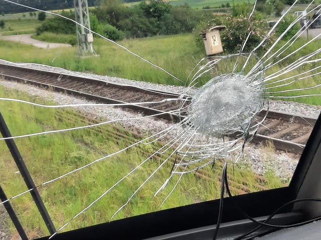 Ermittlungen nach Steinwurf auf Zug im Kreis Ansbach