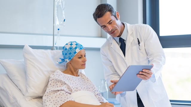 «De plus en plus d’études nous poussent à aller vers des traitements individualisés, en adaptant les doses ou le moment des injections», indique Steven Le Gouill, hématologue et directeur de l’ensemble hospitalier de l’Institut Curie