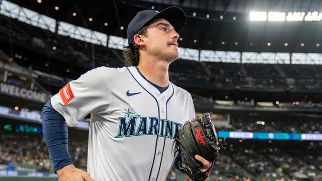 Cole Young #2 of the Seattle Mariners runs onto the field before making his MLB debut against the Minnesota Twins
