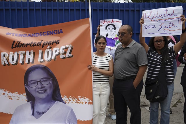 Supporters of detained human rights lawyer Ruth Lopez hold a sign that reads in Spanish "Freedom for Ruth" outside court in San Salvador, El Salvador, Wednesday, June 4, 2025, the day a judge is expected to decide if she will be charged with alleged illegal enrichment. (AP Photo/Salvador Melendez)