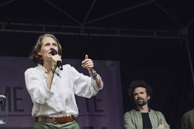 Claire Nouvian et Cyril Dion lors du rassemblement contre l'extrême droite à Paris, le 3 juillet 2024.