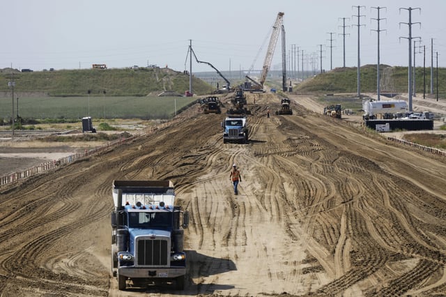 FILE - California High-Speed Rail Authority crews work at the Hanford Viaduct construction site, April 15, 2025, in Kings County, Calif. (AP Photo/Godofredo A. Vásquez, File)