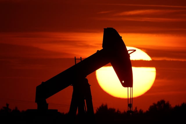 An oil pump of IPC Petroleum France is seen at sunset outside Soudron, near Reims, France, August 24, 2022. REUTERS/Pascal Rossignol/File Photo