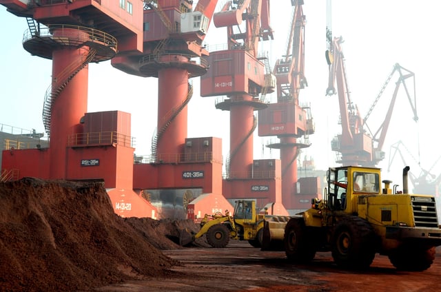Workers transport soil containing rare earth elements for export at a port in Lianyungang, Jiangsu province, China October 31, 2010. REUTERS/Stringer/File Photo  ATTENTION EDITORS - THIS IMAGE WAS PROVIDED BY A THIRD PARTY. CHINA OUT.