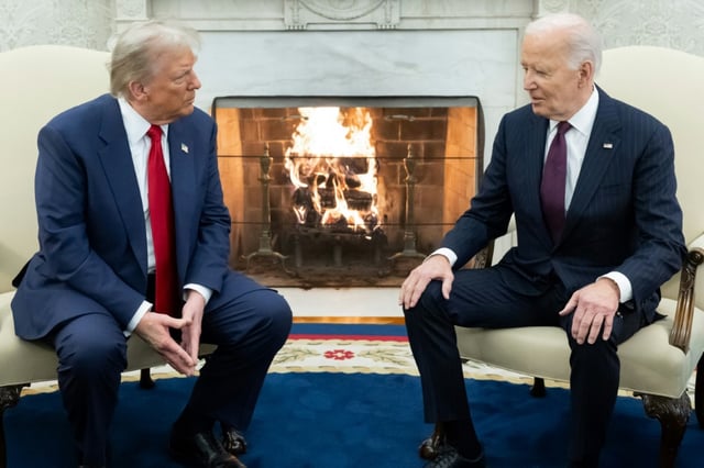 Le président américain élu Donald Trump (G) et le président sortant Joe Biden (D) à la Maison Blanche, à Washington, le 13 novembre 2024