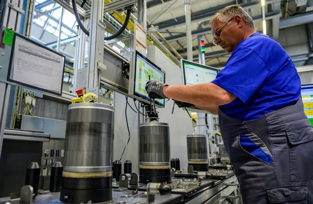 Die Nominallöhne in Deutschland sind im ersten Quartal im Vergleich zum Vorjahreszeitraum um 3,6 Prozent gestiegen. Die Inflation lag in diesem Zeitraum bei 2,3 Prozent, der Reallohnzuwachs demnach bei 1,2 Prozent.