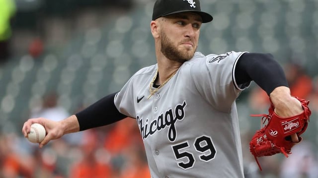 May 30, 2025; Baltimore, Maryland, USA; Chicago White Sox pitcher Sean Burke (59) throws during the second inning against the Baltimore Orioles at Oriole Park at Camden Yards. Mandatory Credit: Daniel Kucin Jr.-Imagn Images