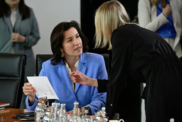 Bundesforschungsministerin Dorothee Bär (CSU) will zur Anwerbung von Spitzenforschenden aus dem Ausland ein neues Programm auflegen.