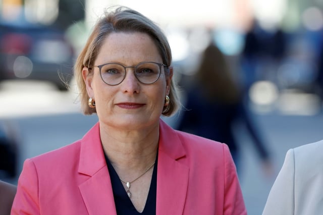 Bundesjustizministerin Stefanie Hubig (SPD) hat neben der Verlängerung der Mietpreisbremse bis 2029 weitere Regulierungen bei der Indexmiete und den Nebenkosten in Aussicht gestellt