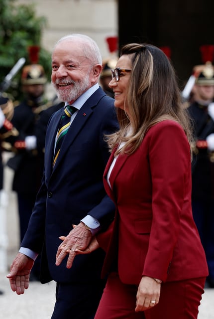 Brazil's President Luiz Inacio Lula da Silva and his wife Rosangela "Janja" da Silva arrive for a meeting with French President Emmanuel Macron and his wife Brigitte Macron (not seen) at the Elysee Palace in Paris, as part of their state visit to France, June 5, 2025. REUTERS/Benoit Tessier