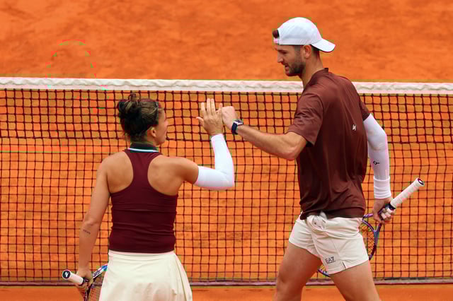 Tennis - French Open - Roland Garros, Paris, France - June 5, 2025 Italy's Sara Errani reacts with Andrea Vavassori during their mixed doubles final match against Taylor Townsend and Evan King of the U.S. REUTERS/Denis Balibouse