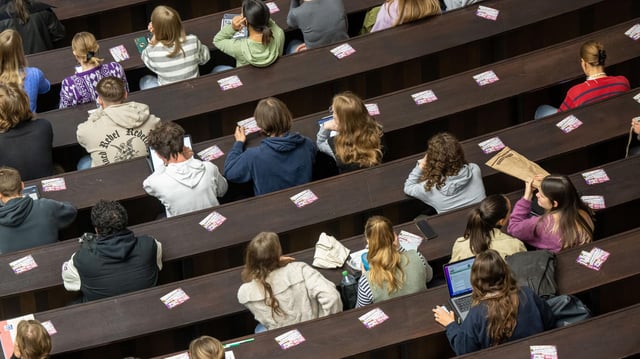 Studierende in einem Hörsaal
