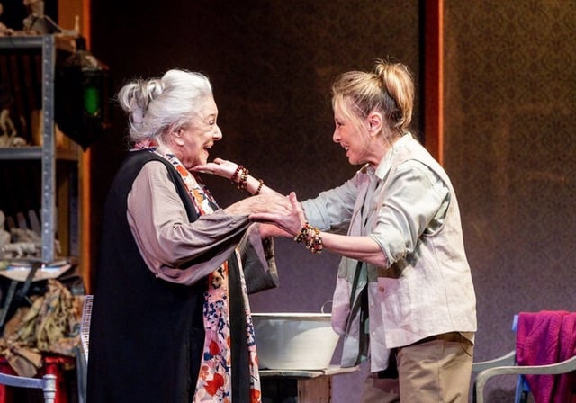 Lola Herrera y Natalia Dicenta en &#39;Panorama desde el puente&#39;