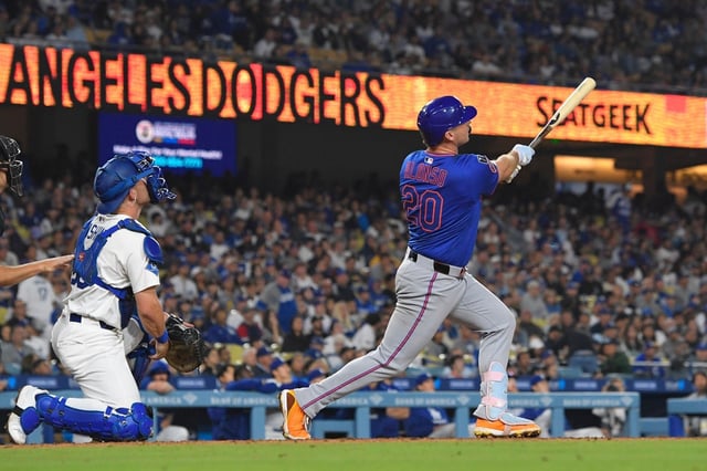New York Mets&#39; Pete Alonso, right, hits a three-run home run as Los Angeles Dodgers catcher Dalton Rushing watches during the eighth inning of a baseball game Wednesday, June 4, 2025, in Los Angeles. (AP Photo/Mark J. Terrill)