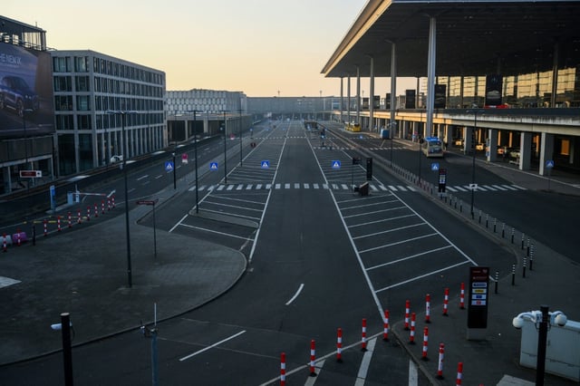 Dreieinhalb Monate nach der Festnahme eines jungen Russen am Flughafen Berlin-Brandenburg hat die Bundesanwaltschaft einen Haftbefehl gegen ihn erwirkt. Die Karlsruher Behörde übernahm die Ermittlungen.