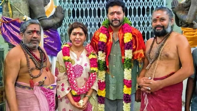 Kenishaa Francis and Ravi Mohan visited the temple.