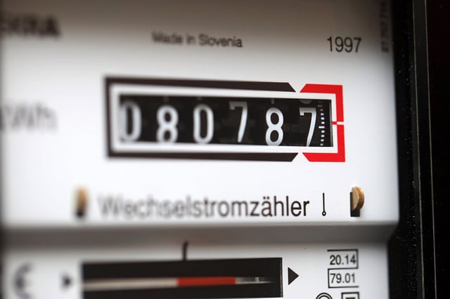 Symbolbild zu steigenden Stromkosten und Kosten für Heizung, Wärme, Öl, Gas und Energie durch die aktuelle Krise und Krieg zwischen Russland und der Ukraine.