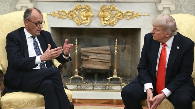 Le président américain Donald Trump et le chancelier allemand Friedrich Merz dans le Bureau Ovale de la Maison Blanche à Washington, le 5 juin 2025.