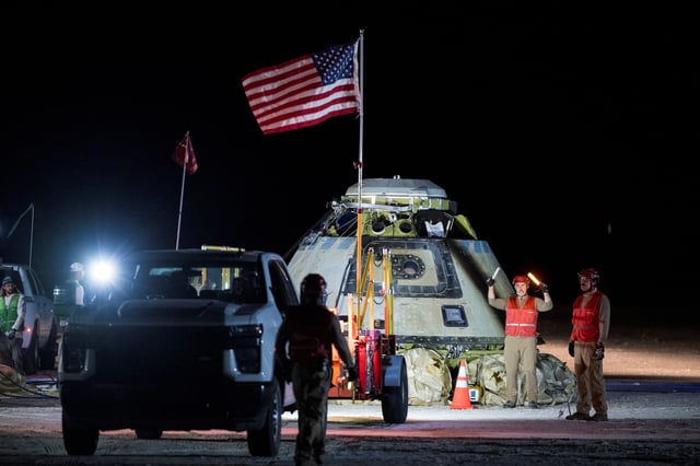 Boeing and NASA teams work around NASA's Boeing Crew Flight Test Starliner spacecraft after it landed Sept. 6, 2024 without its crew at White Sands, New Mexico.