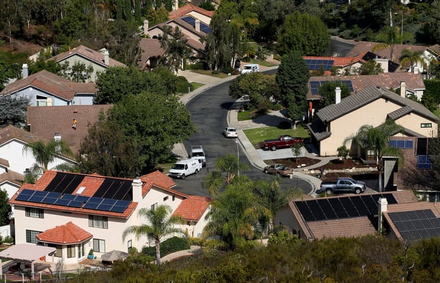 Multiple homes with solar panels are shown in Scripps Ranch, San Diego, California, U.S. October 5, 2016.  Picture taken October 5, 2016.      REUTERS/Mike Blake/File Photo