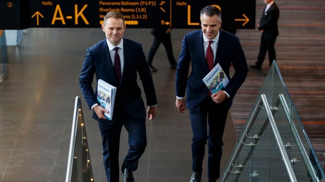 South Australian Treasurer Stephen Mullighan and SA Premier Peter Malinauskas. (AAP Image/Matt Turner)