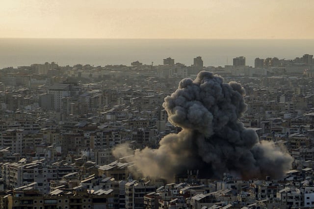 El Ejército de Israel bombardea el sur de la capital de Líbano.