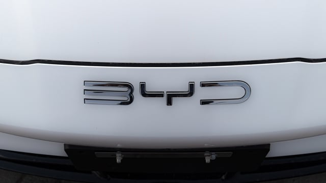 BYD plant eigenes Supercharger-Netz
