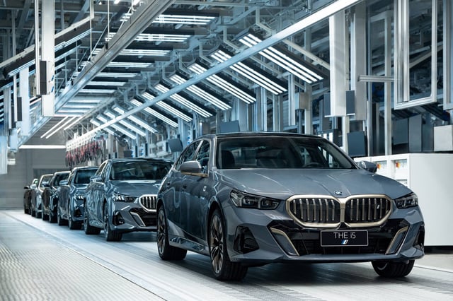 (250326) -- BEIJING, March 26, 2025 (Xinhua) -- BMW i5 electric cars roll off the assembly line at the Dadong plant of BMW Brilliance Automotive in Shenyang, northeast China's Liaoning Province, Jan. 8, 2024. (Xinhua)