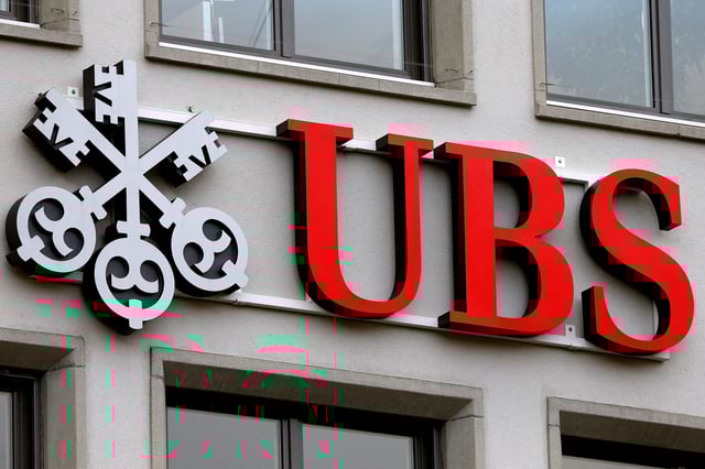 The company's logo is seen at a branch of Swiss bank UBS in Zurich, Switzerland February 2, 2016.   REUTERS/Arnd Wiegmann/File Photo
