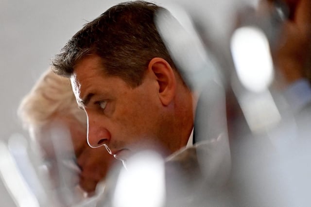 Gaël Perdriau sera jugé pour « chantage » par un tribunal correctionnel en septembre prochain, a annoncé le procureur de la République de Lyon, vendredi 6 juin 2025 (Ici, le maire de Saint-Étienne lors d’un conseil municipal, le 30 septembre 2024).