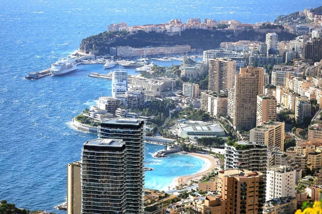 Vue aérienne du projet «Mareterra» en novembre 2024 : ce gigantesque chantier copiloté par les groupes Bouygues et Pastor vise à gagner six hectares sur la mer pour y bâtir 110 appartements, dix villas, planter un millier d’arbres pour faire écolo.