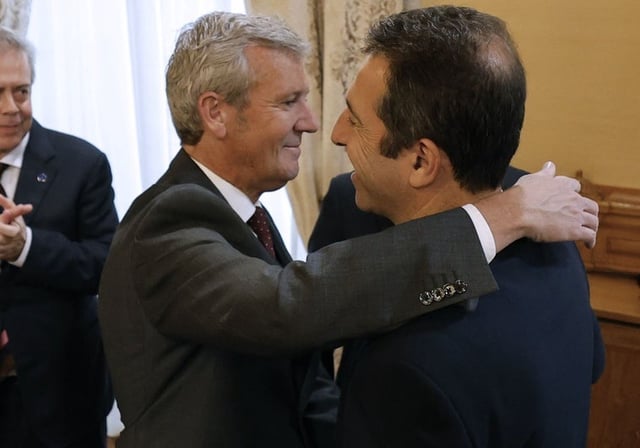 Alfonso Rueda y Alfonso Villares este miércoles durante la toma de posesión de la nueva conselleira do Mar