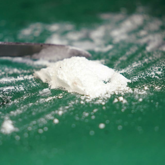 Etwa ein Kilogramm Kokain wurde neben mehreren Kilogramm anderer Drogen bei Razzien in Berlin gefunden.