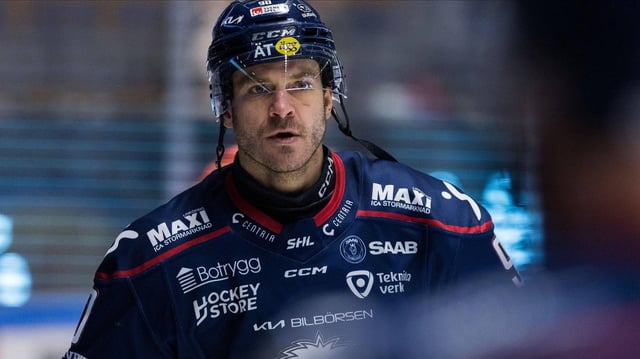 Portrait: Hokey-Spieler Lance Bouma auf dem Spielfeld