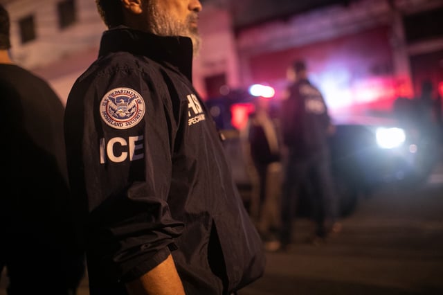 An ICE agent with U.S. Homeland Security Investigations (HSI) pictured during an operation in May 2019 in Guatemala City, Guatemala. (Photo by John Moore/Getty Images)