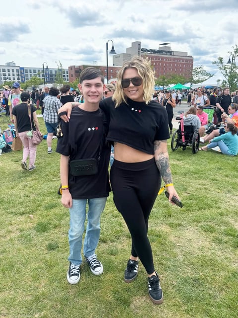 Kailyn Lowry's poses at a Pride event with her 15-year-old son, Elliott.