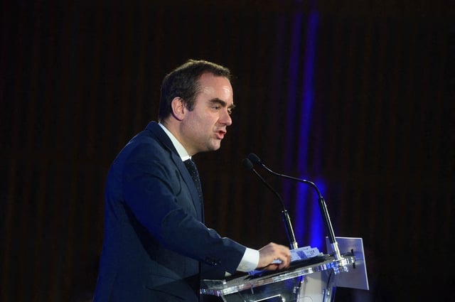 Le ministre des Armées Sébastien Lecornu a redit la position de la France sur l’éventuelle vente d’armes à Israël.