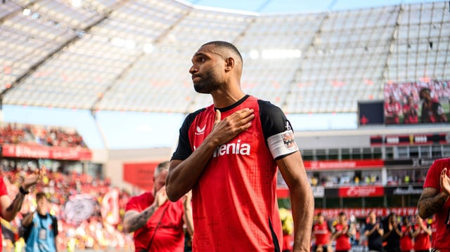 Jonathan Tah bei seinem Abschied aus Leverkusen.