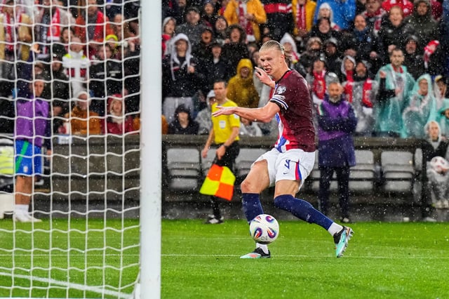 Soccer Football - World Cup - European Qualifiers - Group I - Norway v Italy - Ullevaal Stadion, Oslo, Norway -  June 6, 2025 Norway's Erling Haaland scores their third goal Cornelius Poppe/NTB via REUTERS    ATTENTION EDITORS - THIS IMAGE WAS PROVIDED BY A THIRD PARTY. NORWAY OUT. NO COMMERCIAL OR EDITORIAL SALES IN NORWAY.