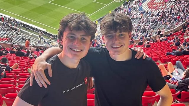 Die belgischen TikTok-Influencer Neal Remmerie und Senne Haverbeke in der Allianz Arena  