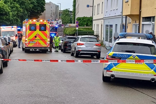 Die Polizei schließt nicht aus, dass der Mann bewusst in die Menschenmenge fuhr. Er wurde festgenommen