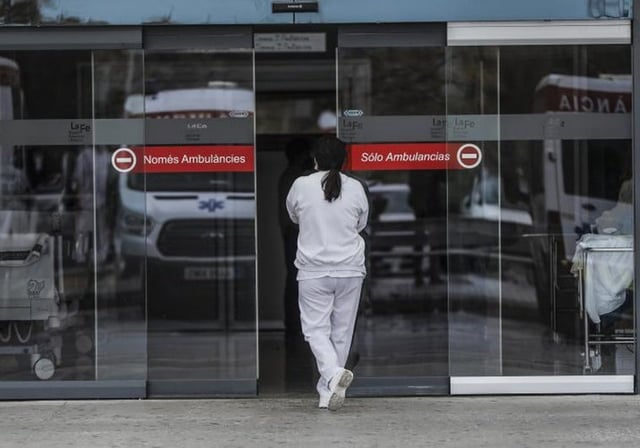 Imagen de archivo de personal sanitario en el Hospital La Fe de Valencia