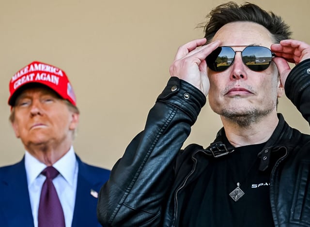 Elon Musk i Donald Trump observen el llançament d’un coet de Space X. | BRANDON BELL / AFP