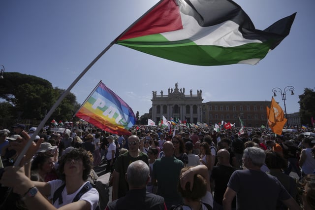 Protesters gather for a pro-Palestinian demonstration in Rome, Saturday, June 7, 2025. (AP Photo/Alessandra Tarantino)