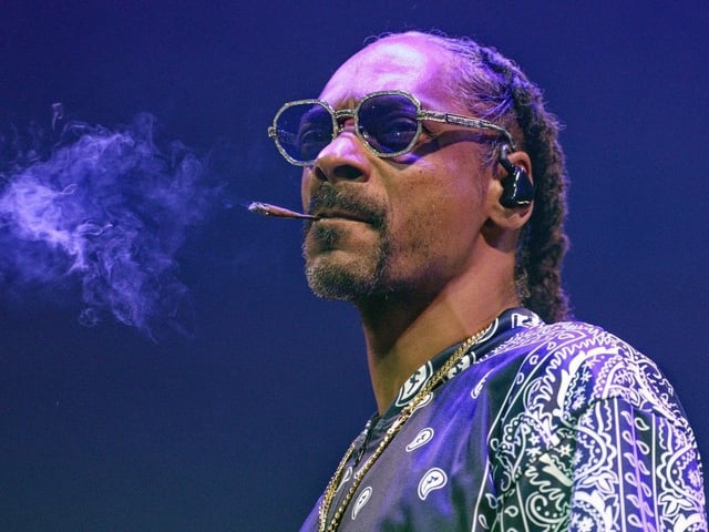 Rapper Snoop Dogg takes to the stage ahead of the B.C. Lions game tonight